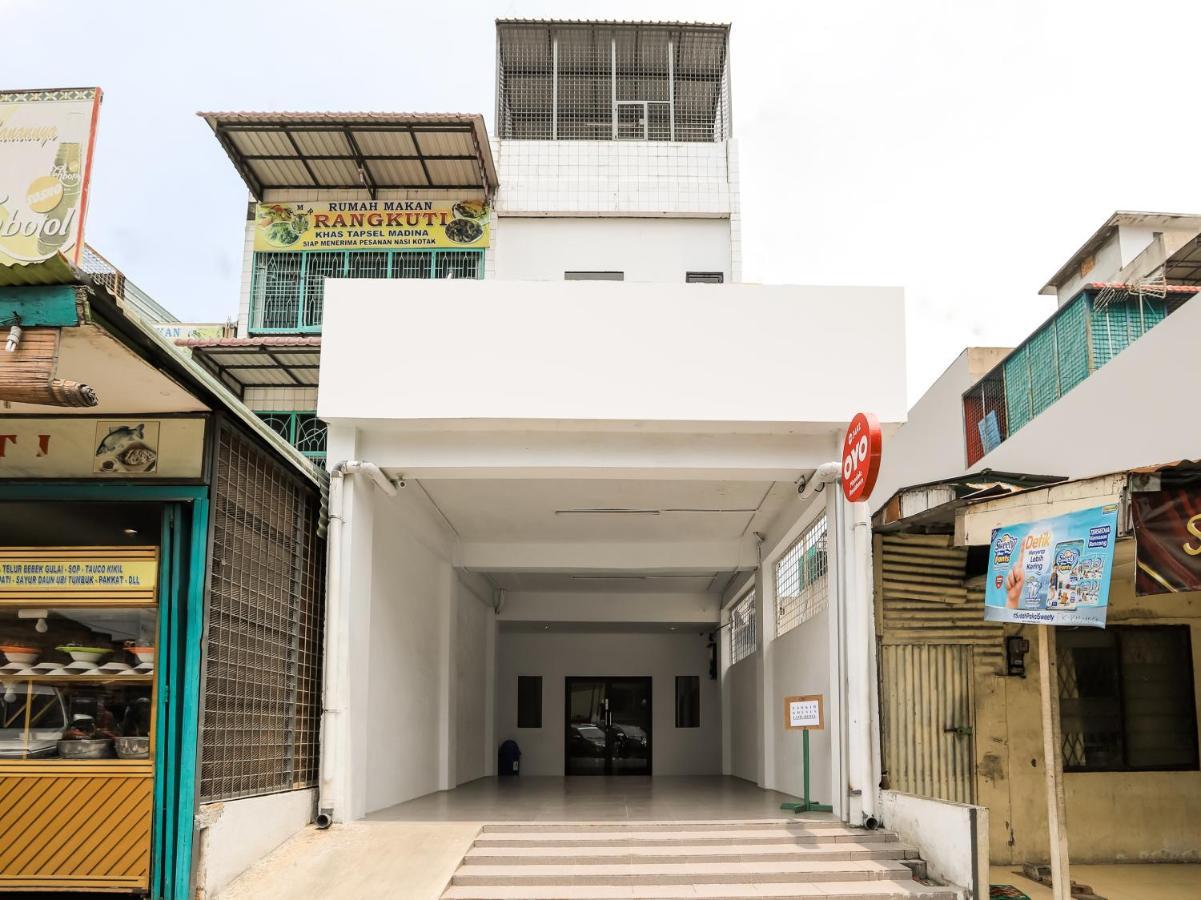 Oyo 3492 Mandala Residence Medan Exterior foto